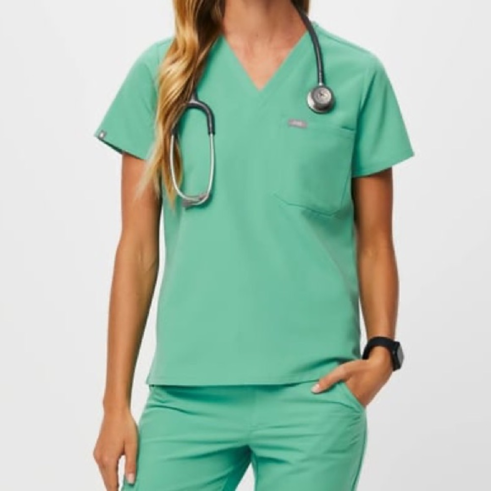 FIGS surgical green high waisted zamora joggers 2.0 & catarina scrub top